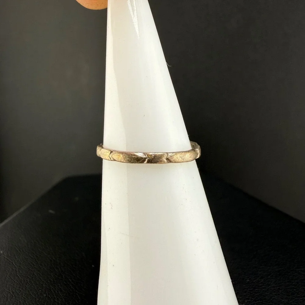 Vintage Sterling Silver Band Ring Textured Patina Size 4 READ